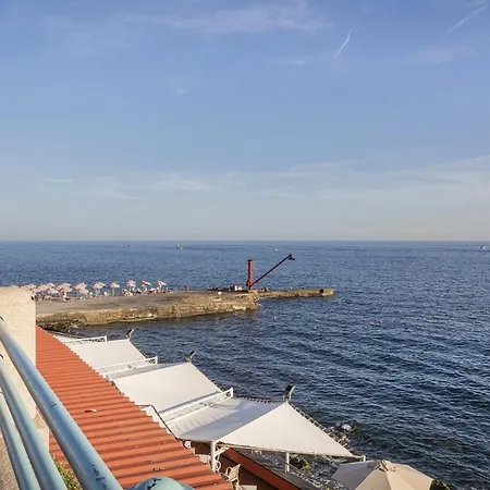 Beachfront With Terrace By Wonderful Italy Apartament