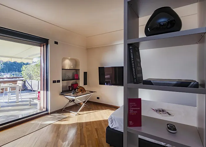 Beachfront With Terrace By Wonderful Italy 公寓 *