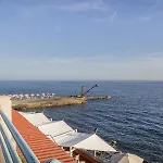 Beachfront With Terrace By Wonderful Italy דירה