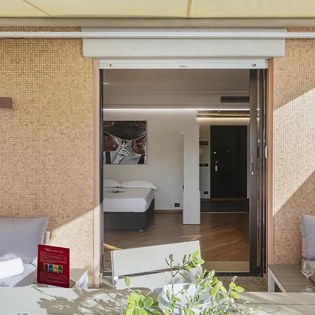 Beachfront With Terrace By Wonderful Italy דירה ג'נובה